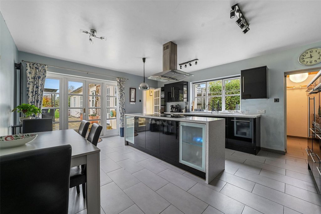 Property photo 2 of 41 Picture No. 02