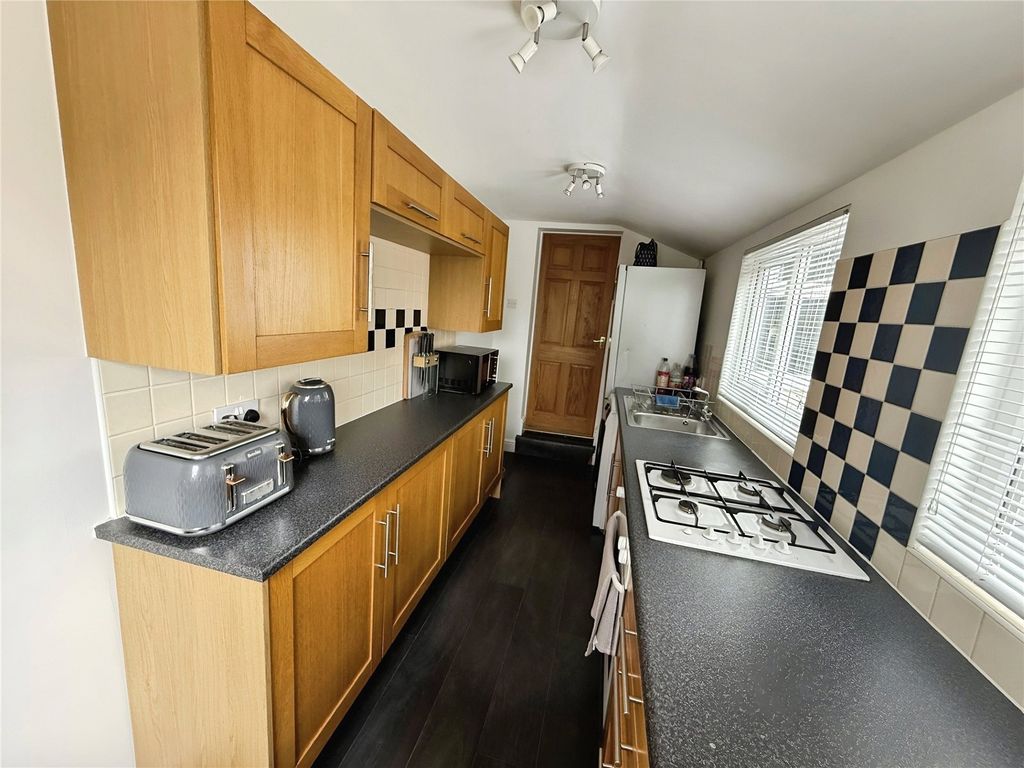 Property photo 2 of 10 Kitchen