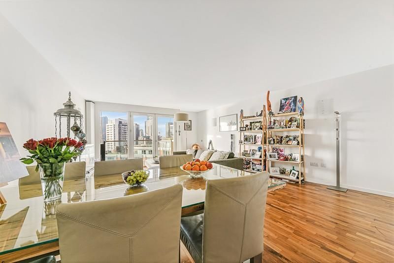 Property photo 3 of 10 Reception