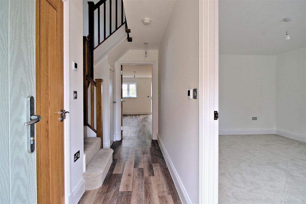 Property photo 3 of 22 Entrance Hall.Jpg