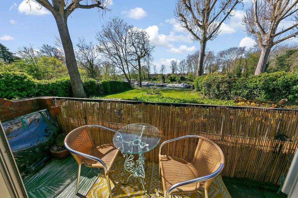 Property photo 3 of 20 Balcony