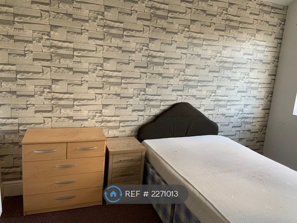 Property photo 1 of 15 Bed Room