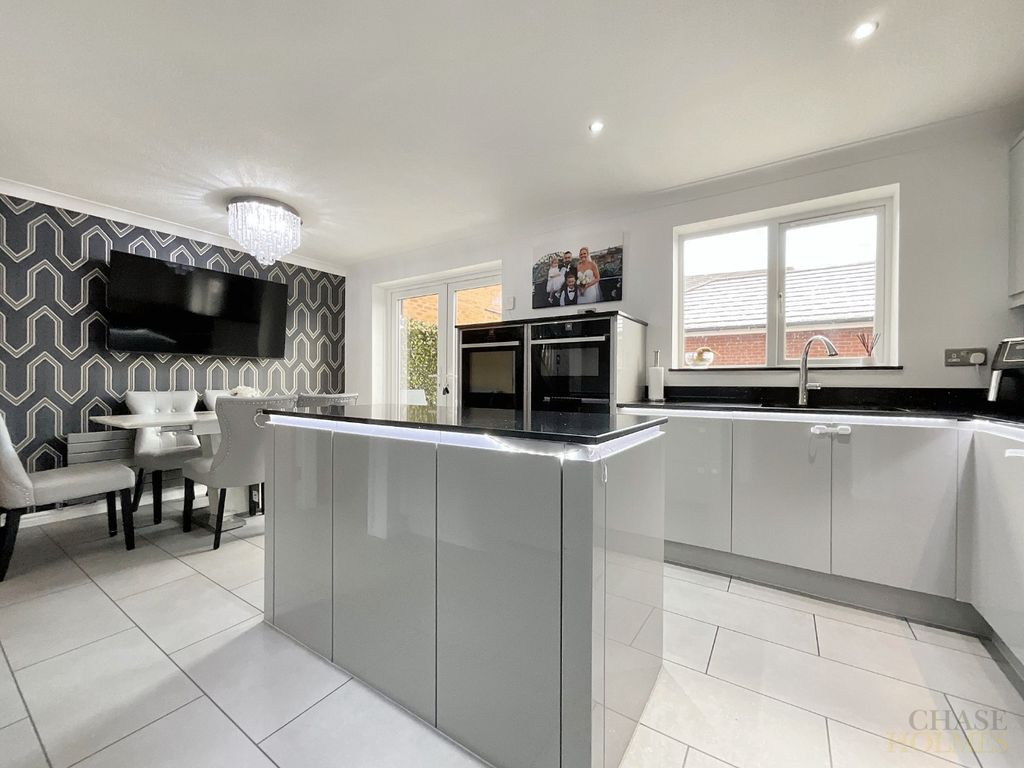 Property photo 3 of 21 4700356