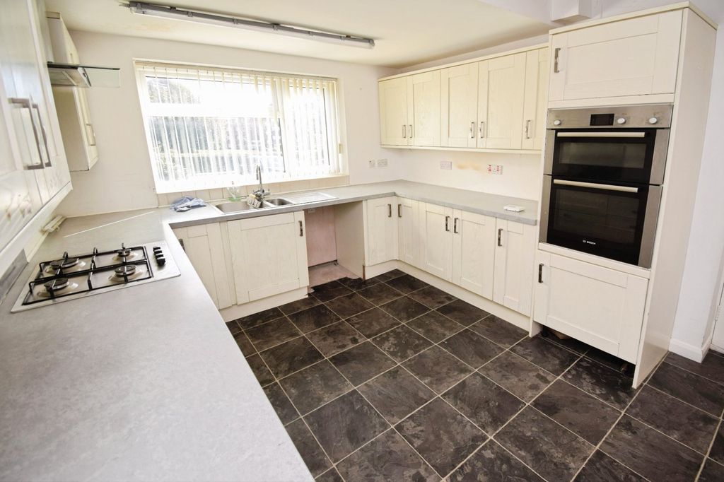 Property photo 2 of 27 Kitchen