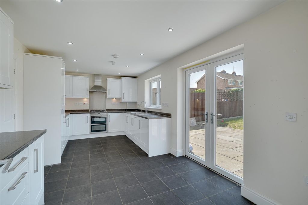 Property photo 3 of 24 36 Windmill Ln, Fulbourn,--8.Jpg