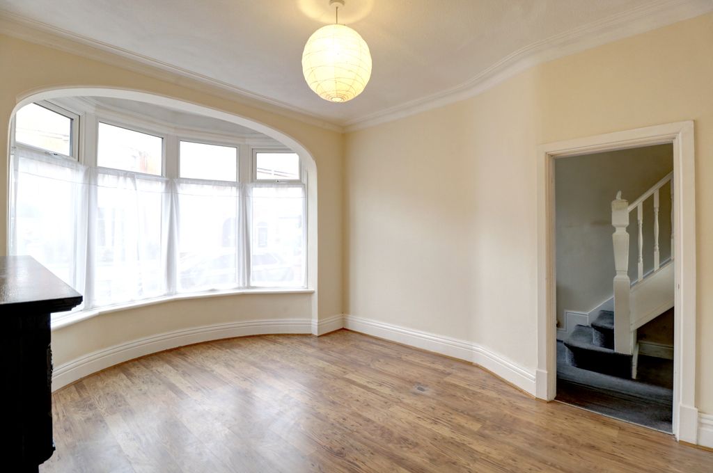 Property photo 3 of 22 Lounge 1.2