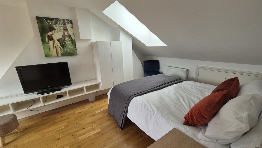 Property photo 1 of 15 2nd Floor Double Bedroom