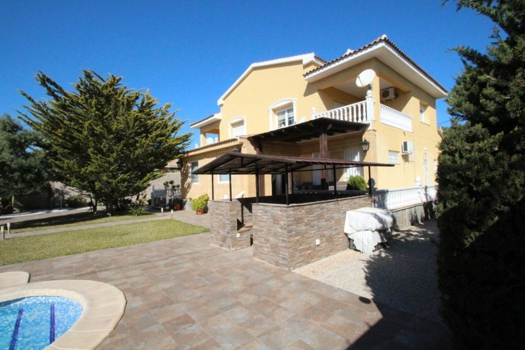 Property photo 2 of 36