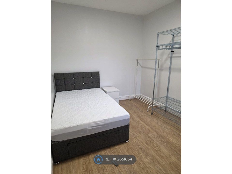 Property photo 3 of 8 Middle Bedroom