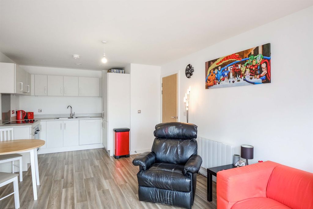 Property photo 3 of 8 Bedroom