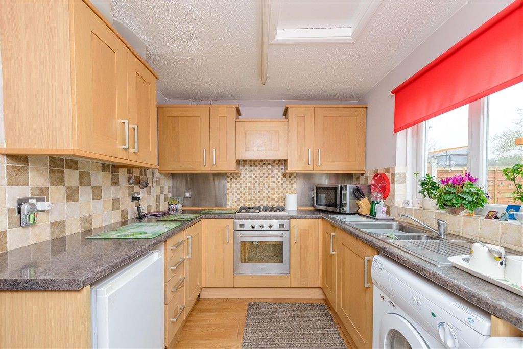 Property photo 3 of 11 Kitchen