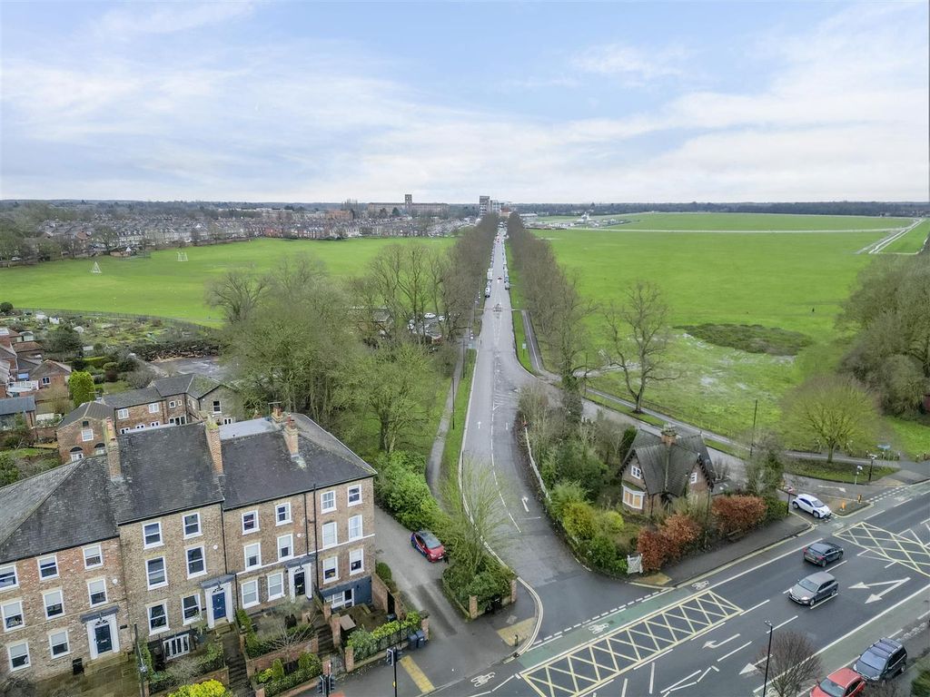 Additional image 11 of 2 bed town house to rentMount Vale, York YO24