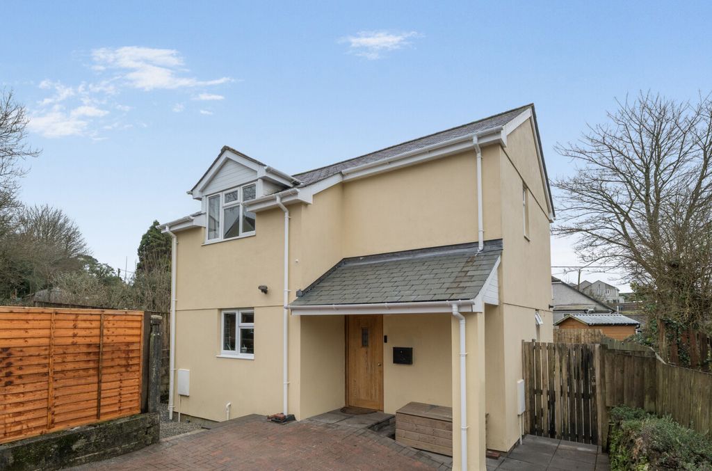 Property photo 1 of 20 1 - 1404416-10-697742...