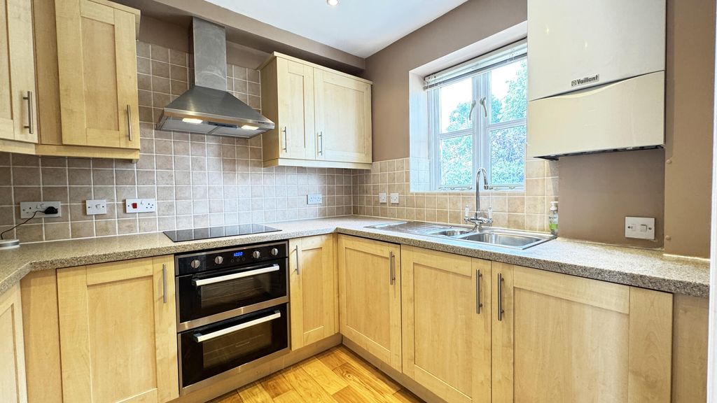 Property photo 2 of 10 Kitchen