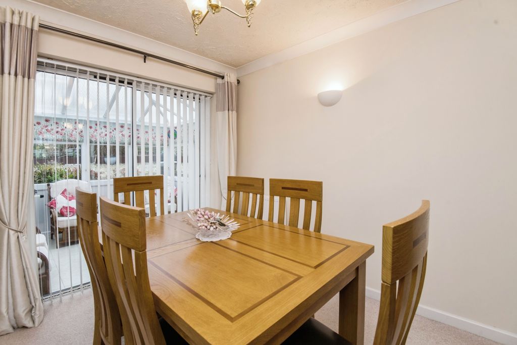 Property photo 3 of 14 Dining Room