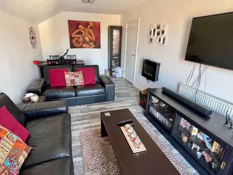 Property photo 3 of 9 Photo 4