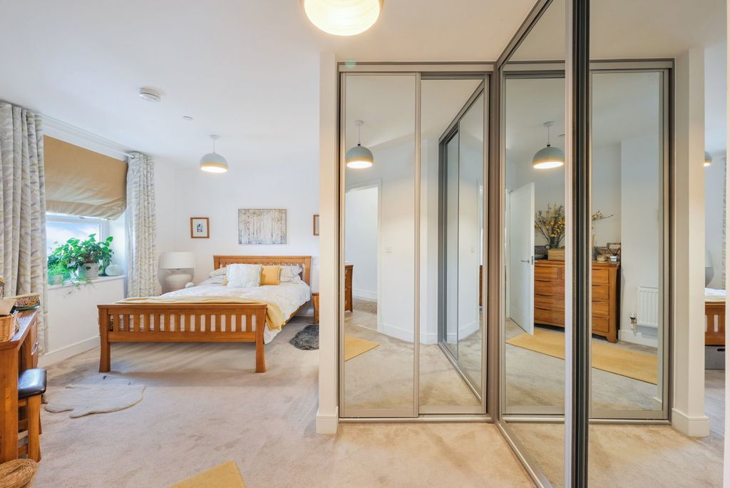 Additional image 5 of 2 bed flat for saleOxted RH8