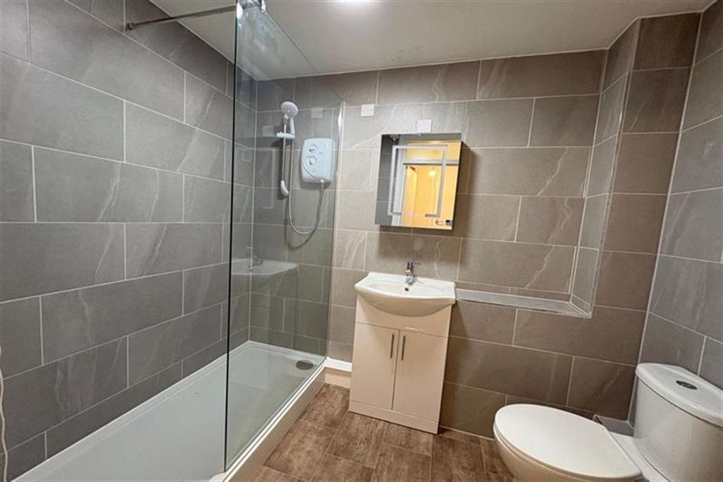 Property photo 2 of 8 (Thumbnail)