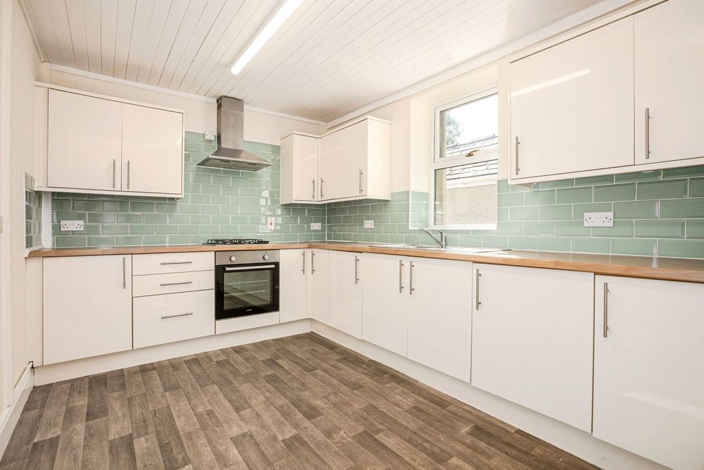 Property photo 2 of 17 Photo