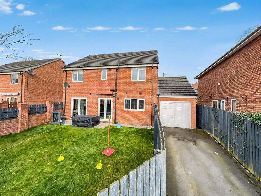 Property photo 2 of 28