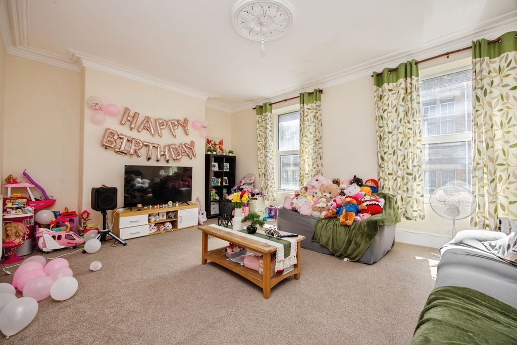 Property photo 2 of 12 Pbox-Img.Jpg