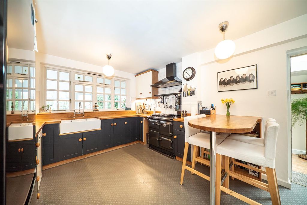 Property photo 3 of 28 28A-Townsend-Drive-1023.Jpg