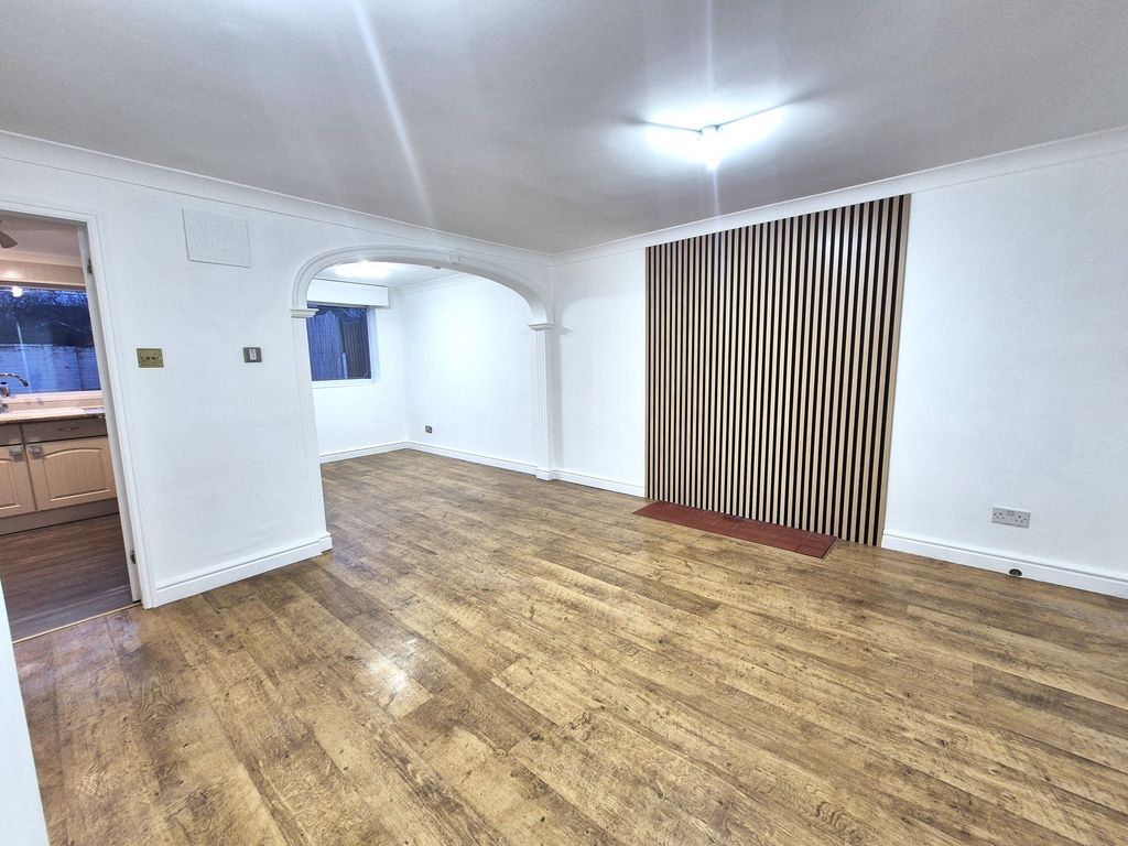 Property photo 3 of 10 Lounge