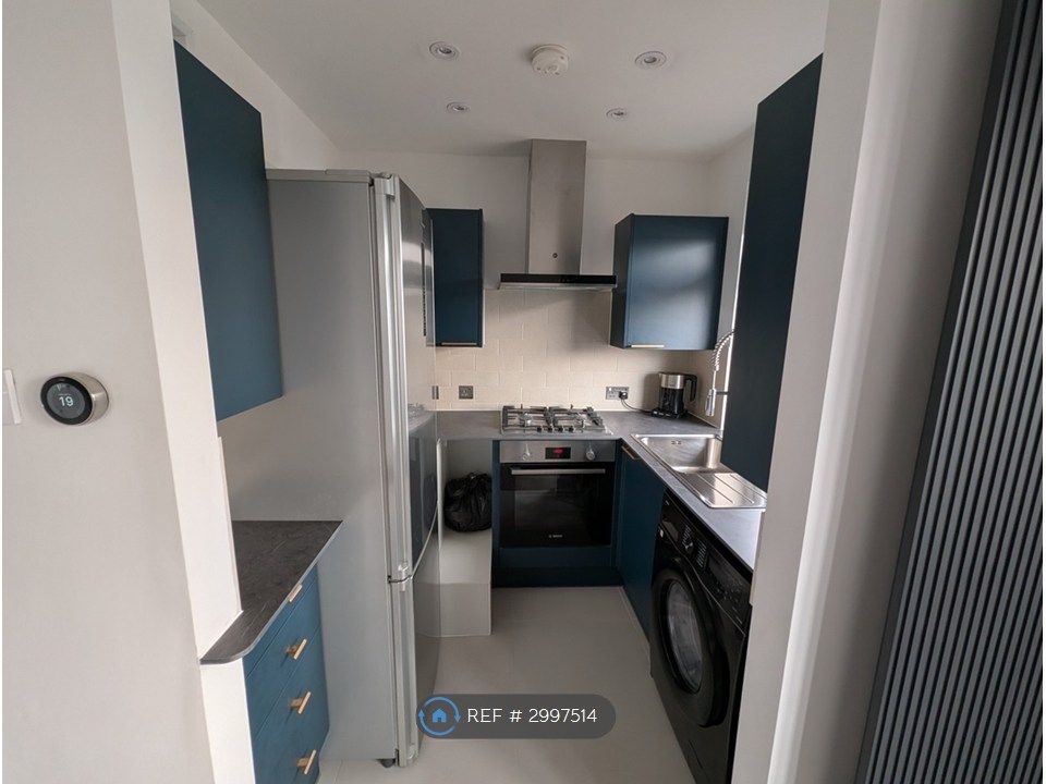 Property photo 3 of 9 Kitchen