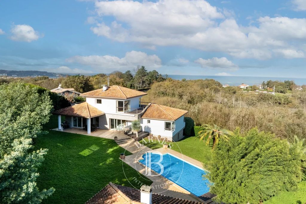 Property photo 1 of 26 Urrugne, Contemporary 250 Mâ² House, Garden And Swimming Pool