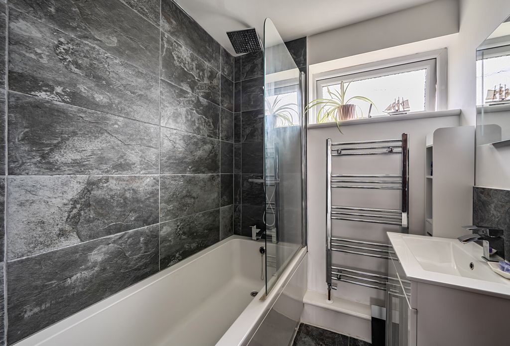Property photo 3 of 18 1417431-10-69A05B...