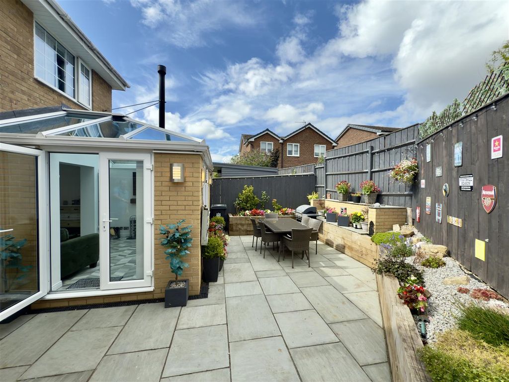 Property photo 2 of 12 Externally
