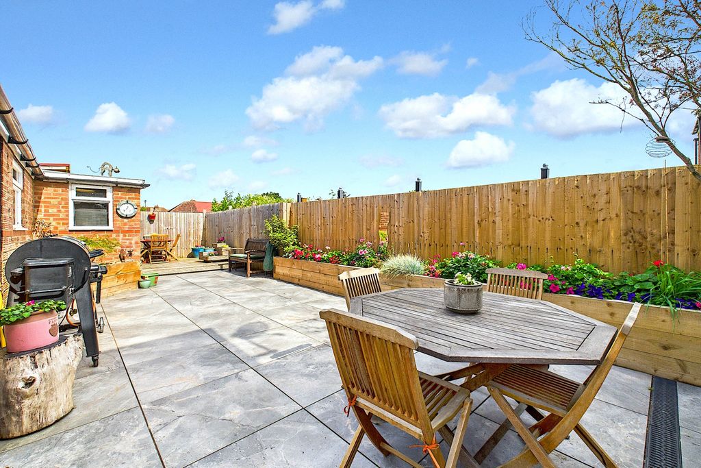 Property photo 3 of 23 Orchard Gardens - Garden1