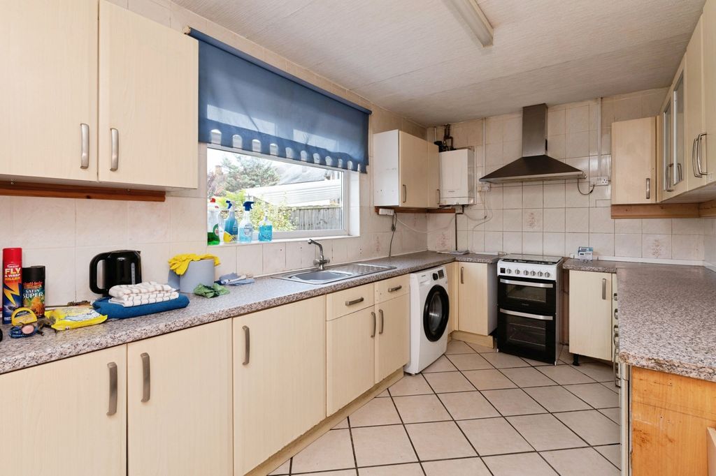 Property photo 2 of 15 Kitchen