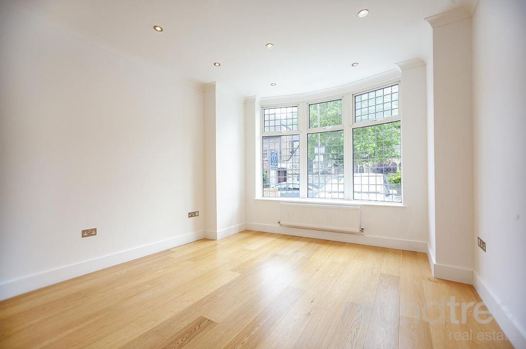 Property photo 3 of 12 (Main)