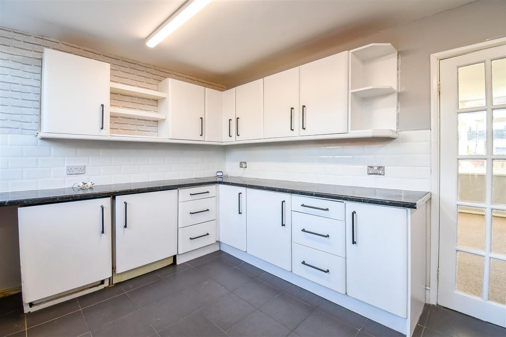 Property photo 3 of 16 Kitchen