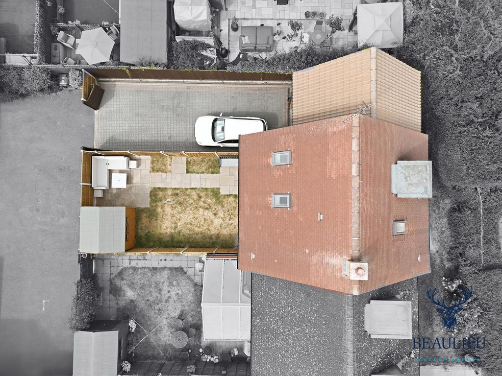 Property photo 2 of 23