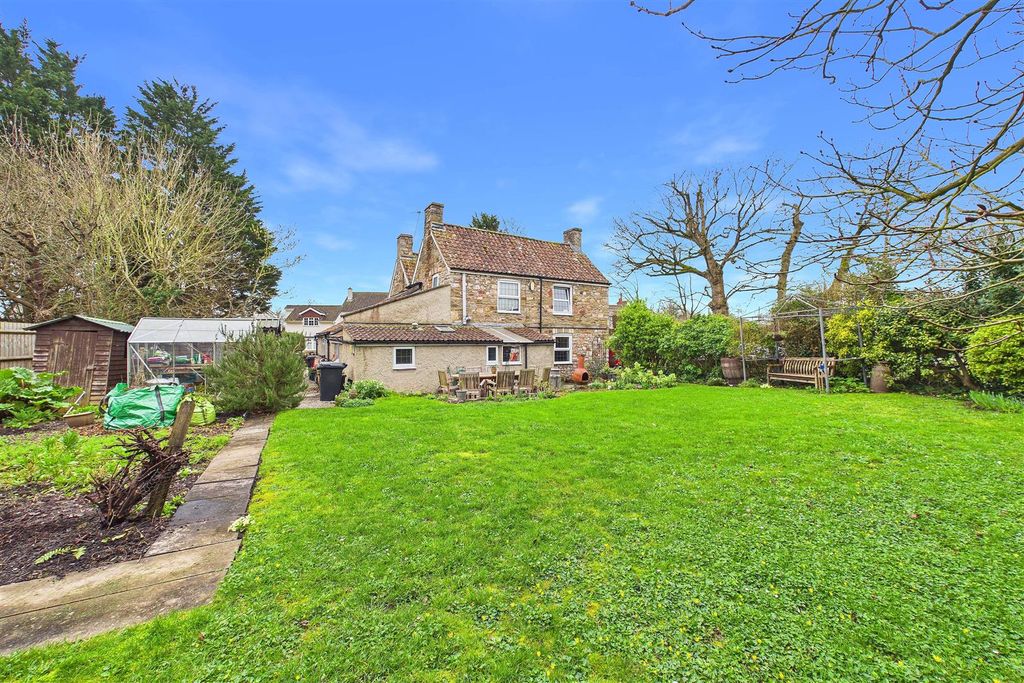 Property photo 2 of 19