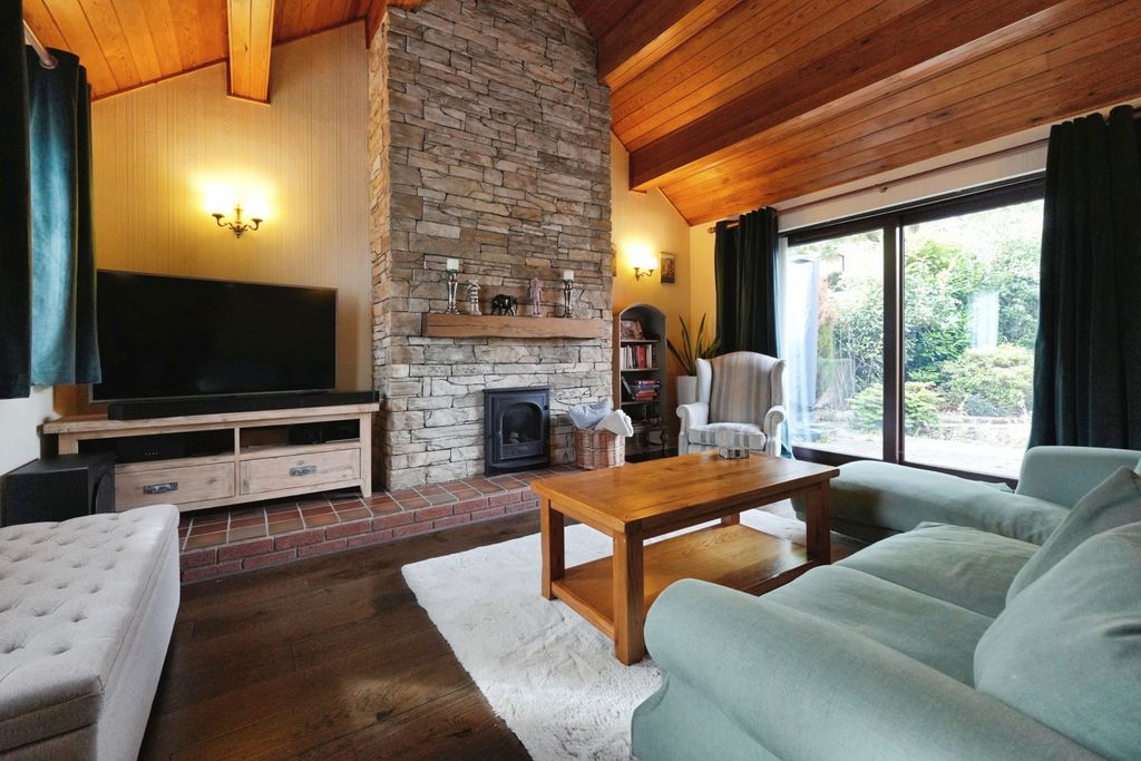 Property photo 2 of 27 Lounge