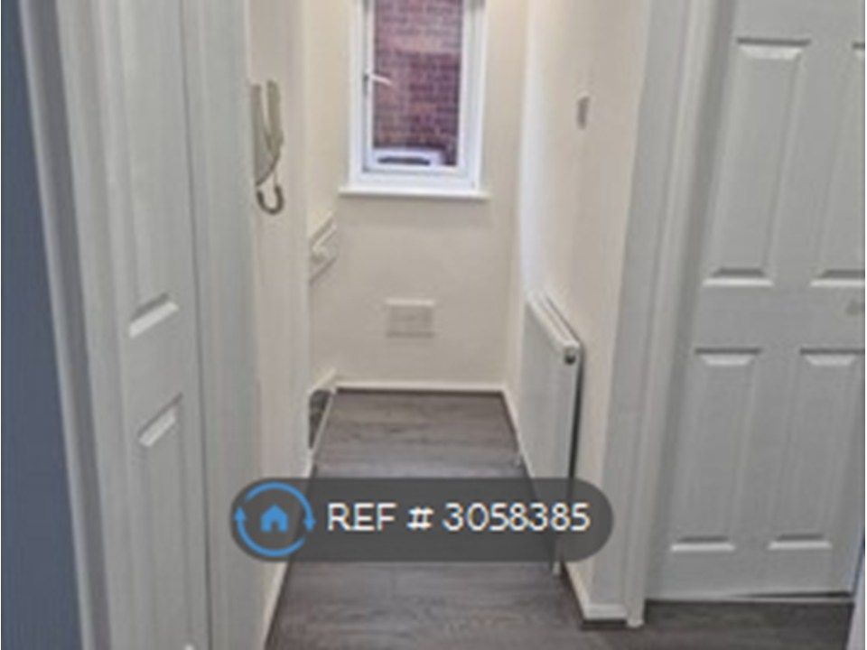Property photo 3 of 9 Hallway