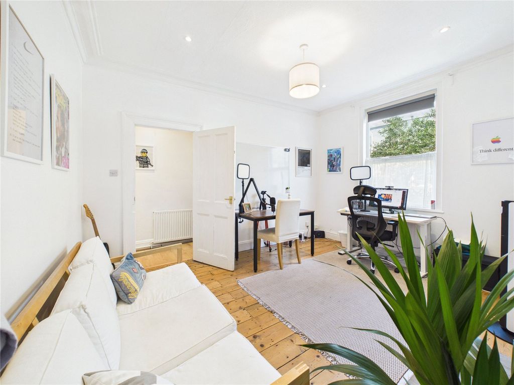 Property photo 2 of 16 Picture No. 04