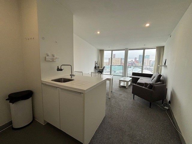 Property photo 3 of 11 912 3
