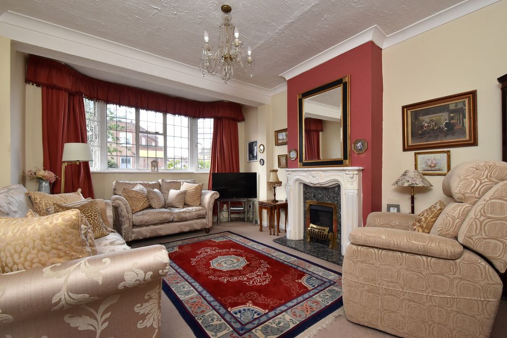 Property photo 2 of 10