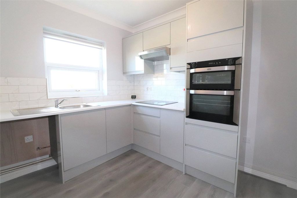 Property photo 2 of 8 Kitchen