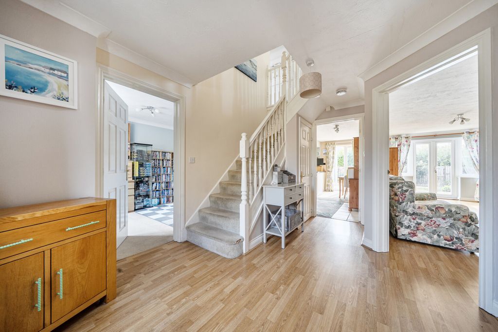 Property photo 3 of 21 Entrance Hall