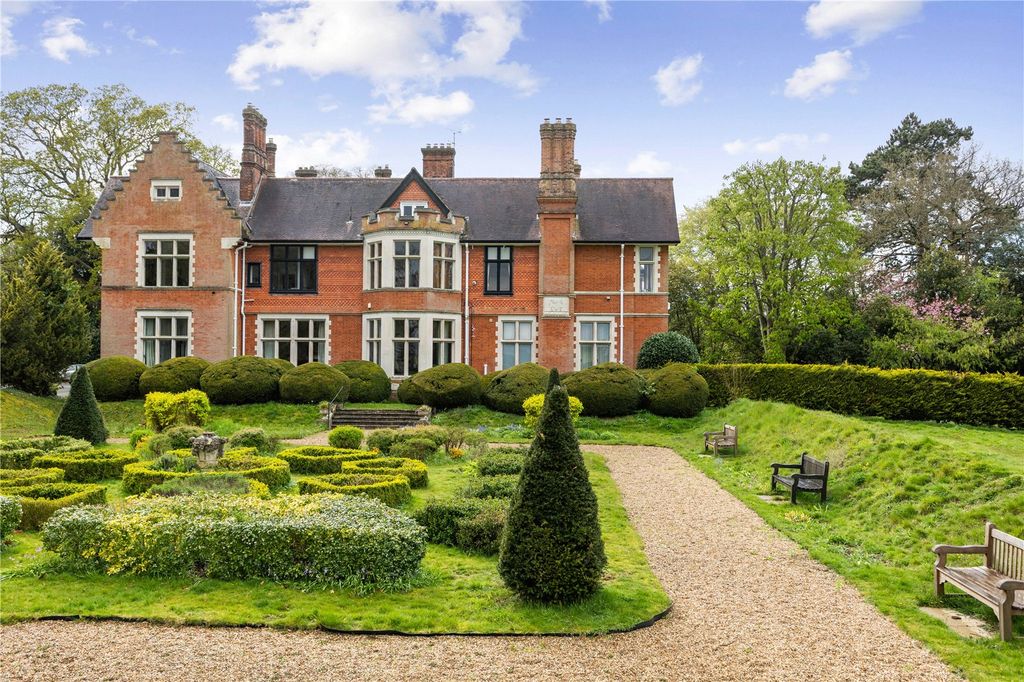 Property photo 1 of 13 Side Elevation