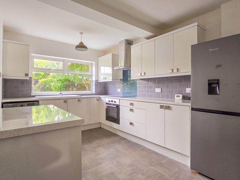 Property photo 3 of 17 Kitchen