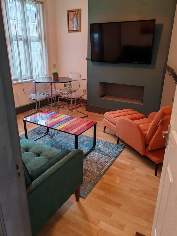 Property photo 1 of 11 41 Lambton Living Area.Jpg