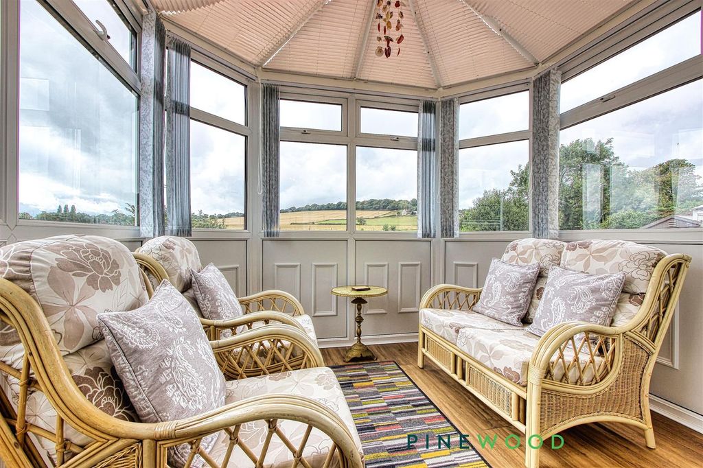 Property photo 3 of 40 Conservatory