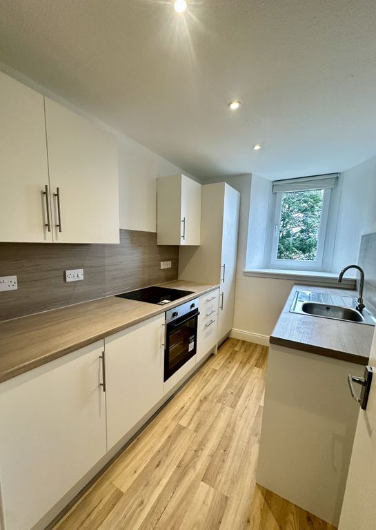 Property photo 3 of 9 Kitchen