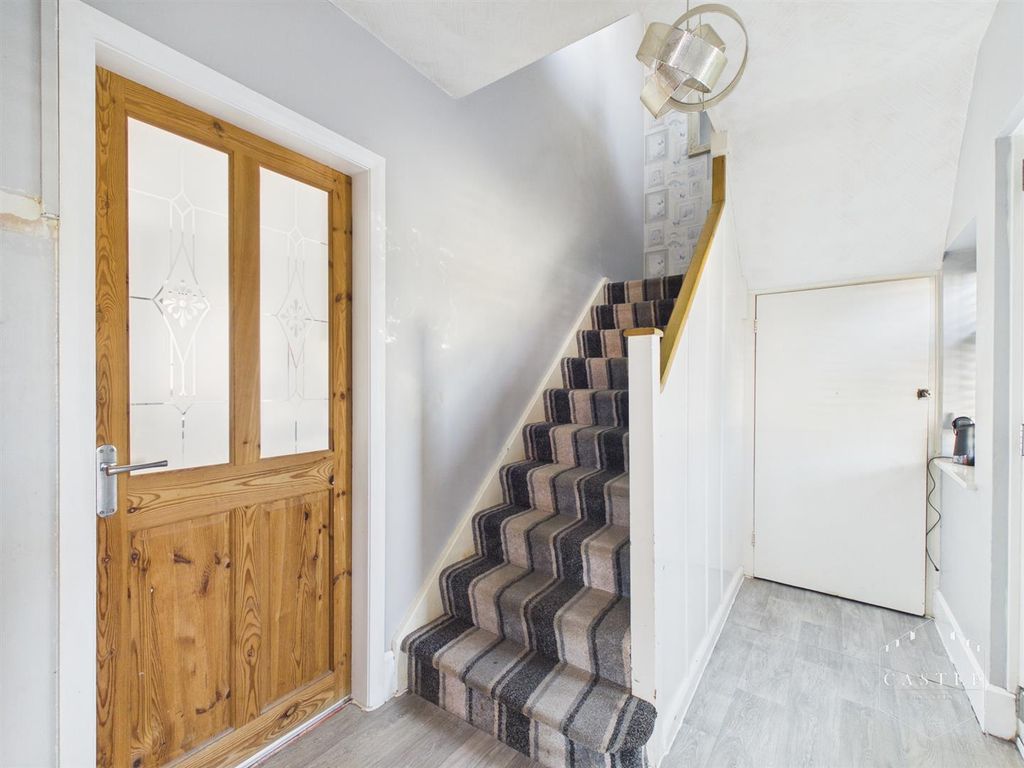 Property photo 2 of 15 Entrance Hall